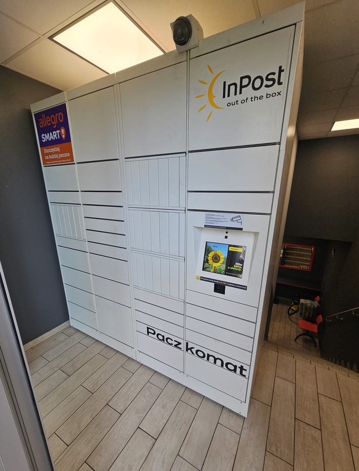 Parcel Locker WAW57HP górne wejście od osiedla