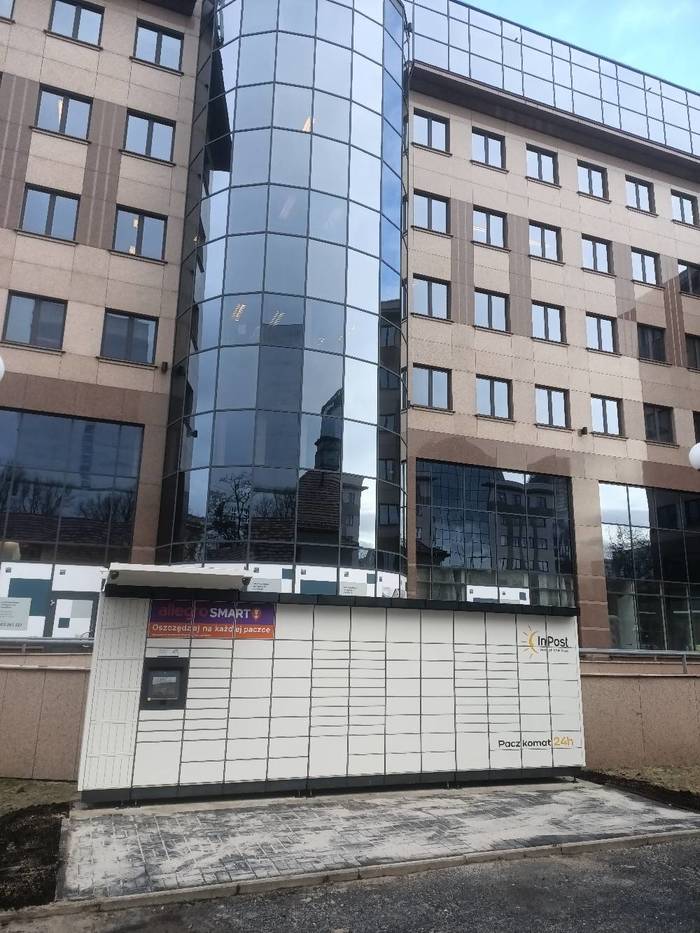 Parcel Locker WAW603M Przy budynku biurowym