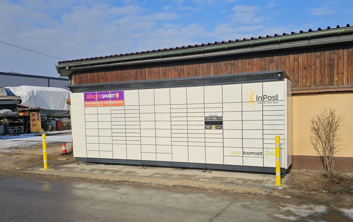 Parcel Locker WAW60BAPP przy bramie