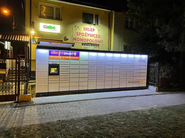 Paczkomat WAW612M Przy sklepie spożywczym