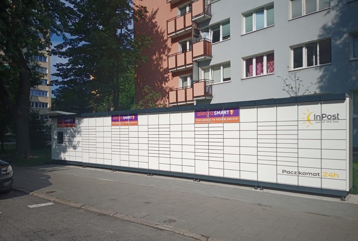Paczkomat WAW626M Przy budynku mieszkalnym