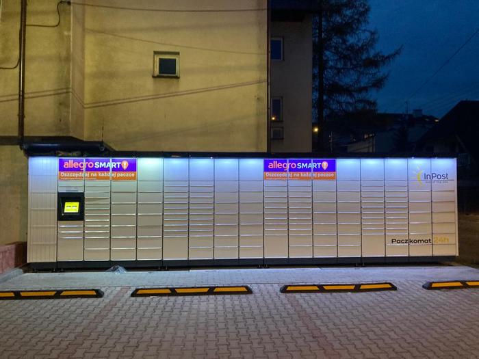 Parcel Locker WAW643M parking od ul. Grzybowej 3