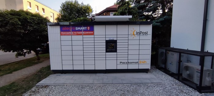 Parcel Locker WAW650M Przy sklepie spożywczym