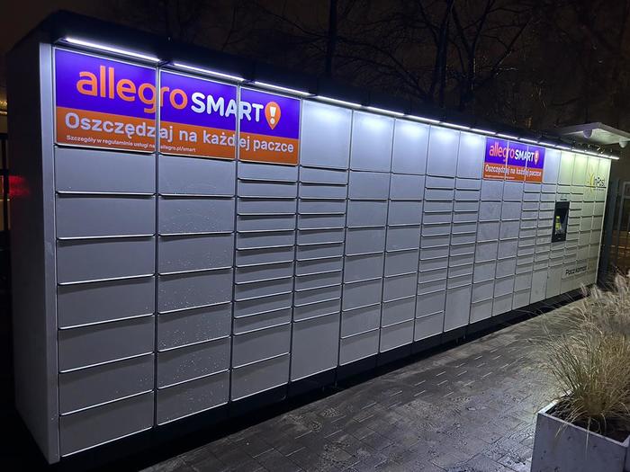InPost's photo of the locker: InPost WAW689M