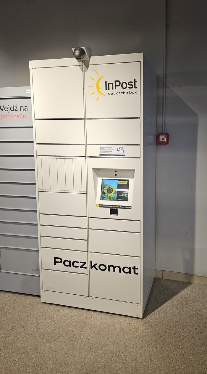 Paczkomat WAW69HP w sklepie Carrefour Express