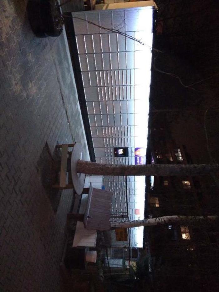 Parcel Locker WAW69M Na Mini Targu przy skrzyżowaniu z ul. F.Joliot-Curie