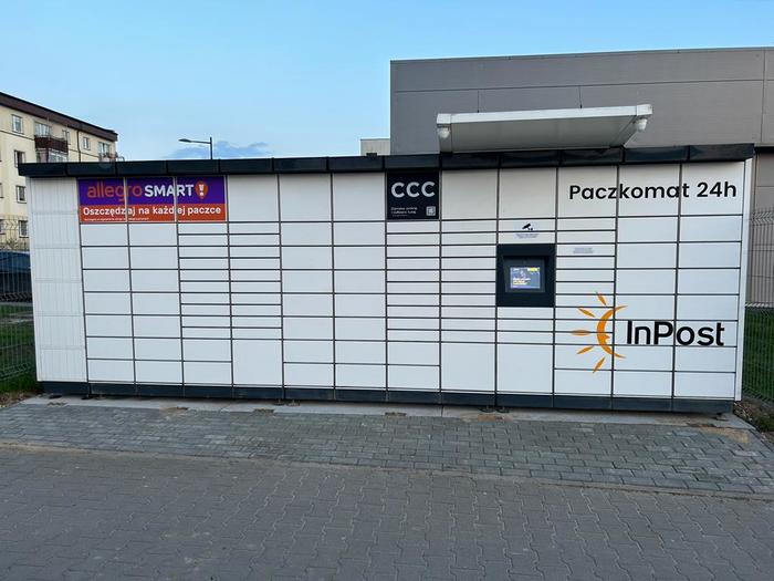 Paczkomat WAW704M Przy sklepie Rossmann