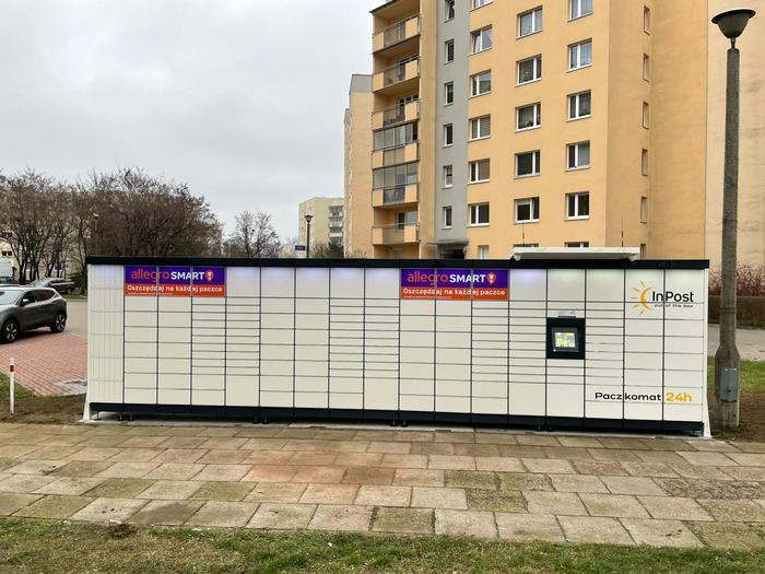 Paczkomat WAW707M Budynek mieszkaniowy Miarki 1A