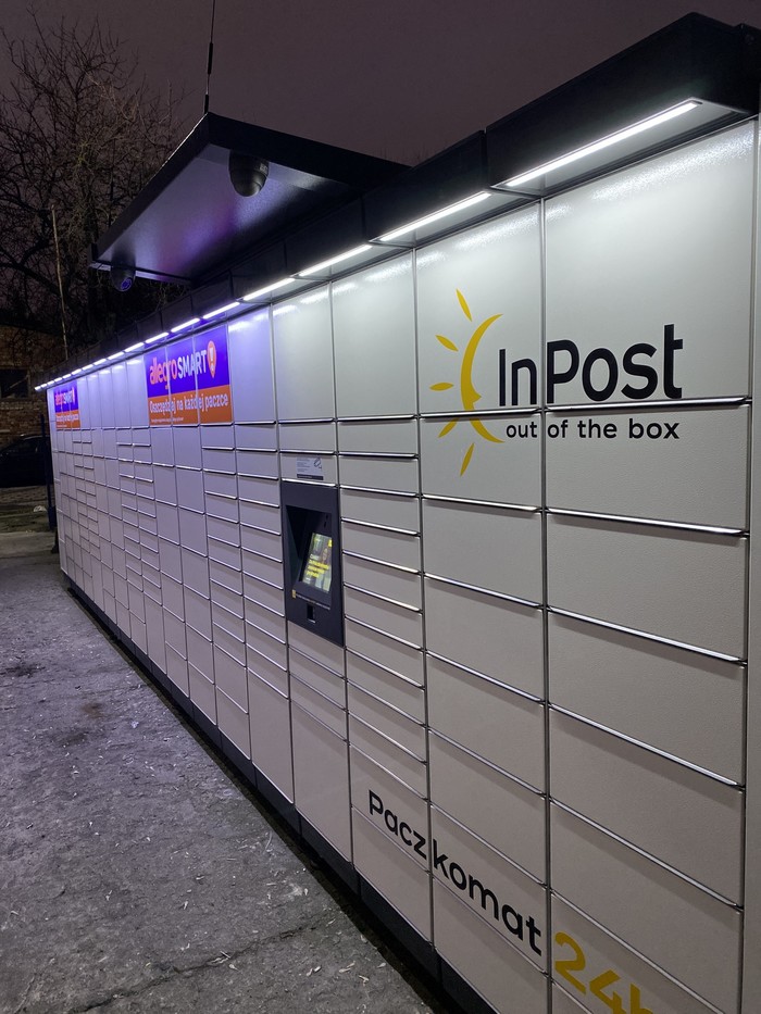 InPost's photo of the locker: InPost WAW712M