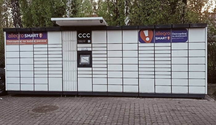InPost's photo of the locker: InPost WAW718M