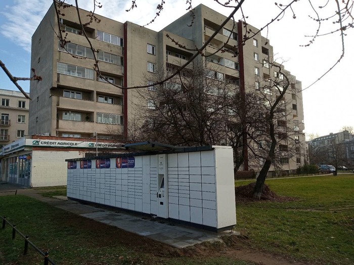 Paczkomat WAW71A Przy Selen Materace i Credit Agricole