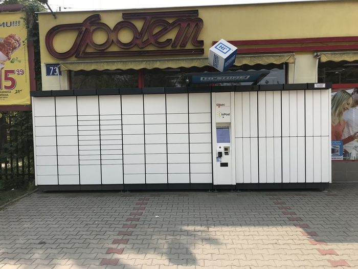 Paczkomat WAW71AP Centrum handlowe