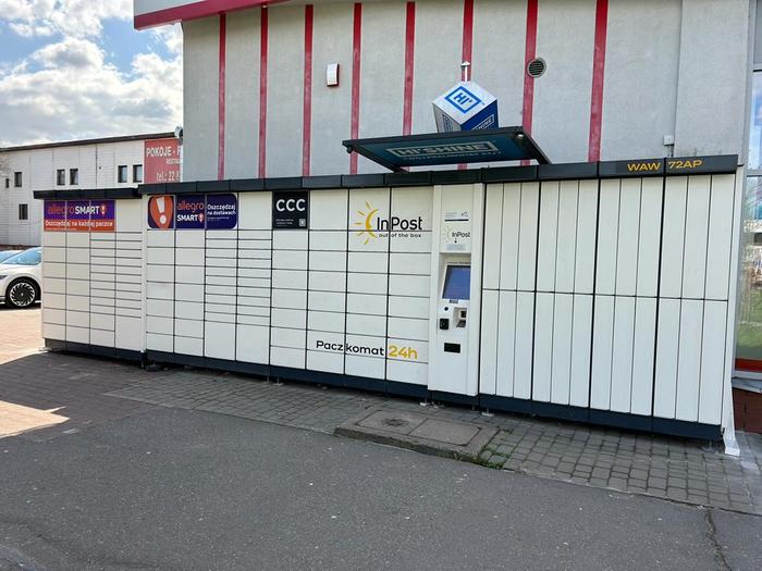 Paczkomat WAW72AP Przy Drogerii Rossmann