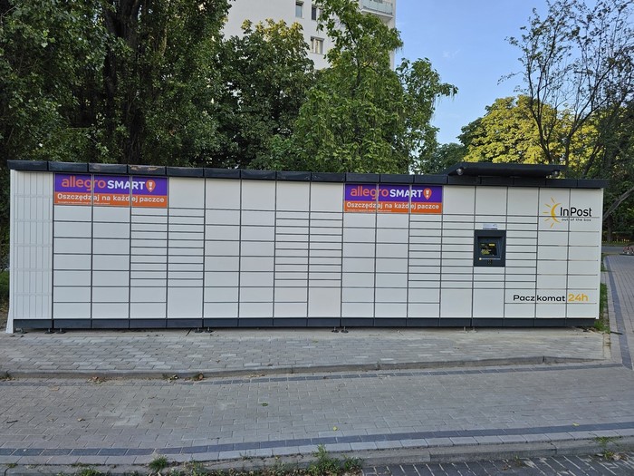 Zdjęcie paczkomatu od InPost: InPost WAW733M