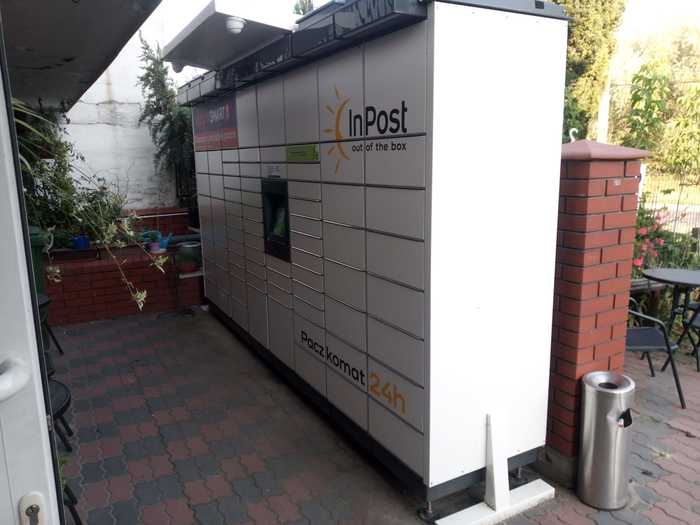 Parcel Locker WAW740M Przy sklepie spożywczym