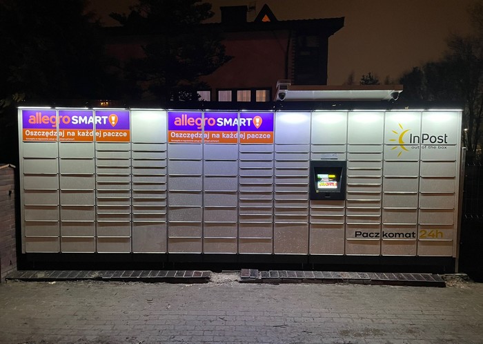 Фото поштомата від InPost: InPost WAW748M