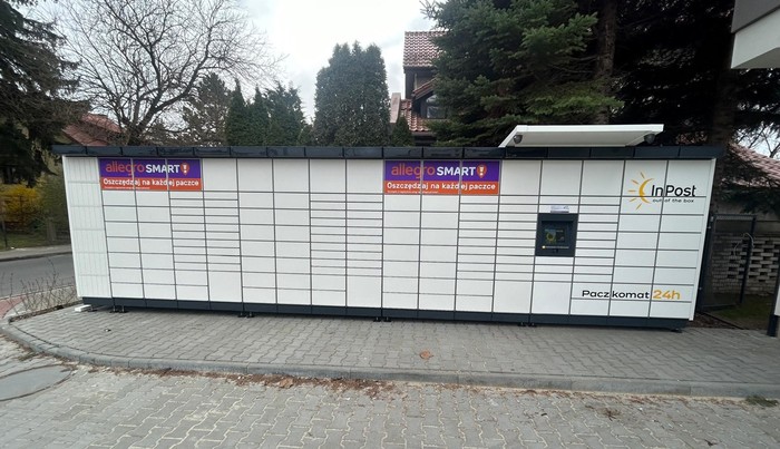 Paczkomat WAW763M Przy budynku usługowym