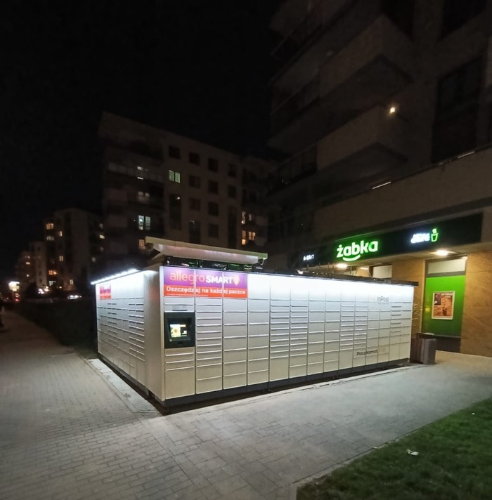 InPost's photo of the locker: InPost WAW803M