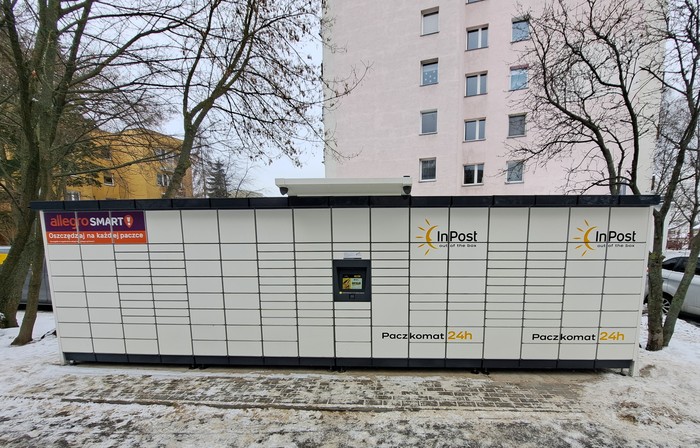 InPost's photo of the locker: InPost WAW806M