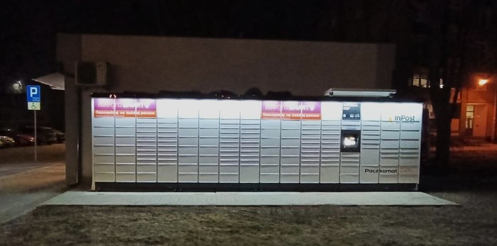 Parcel Locker WAW808M Na szczycie budynku Suwalska 16