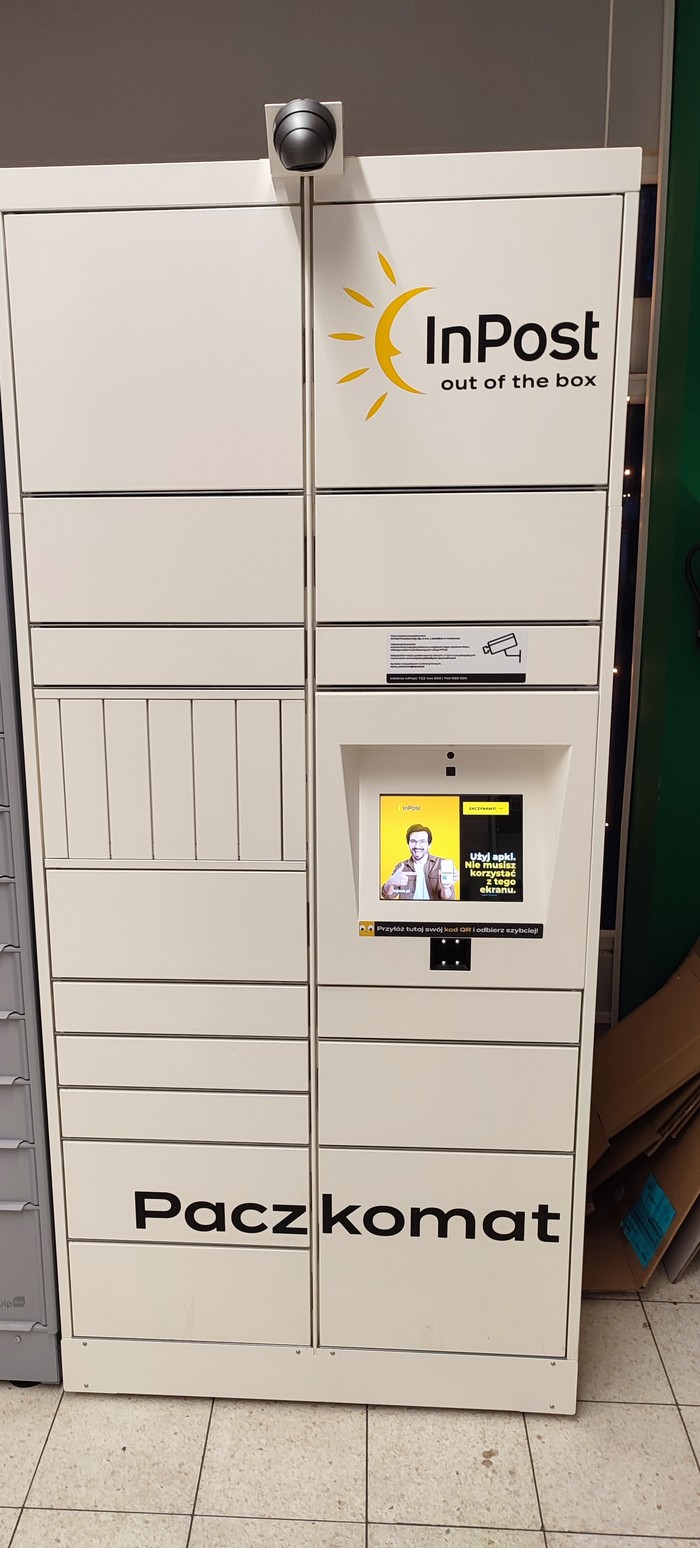 Parcel Locker WAW80HP w sklepie Carrefour Express