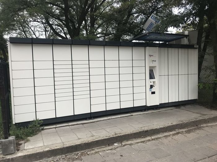 Zdjęcie paczkomatu od InPost: InPost WAW81AP