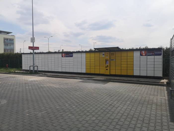 Paczkomat WAW82A Pasaż Czerwona Torebka - naprzeciw Apteki