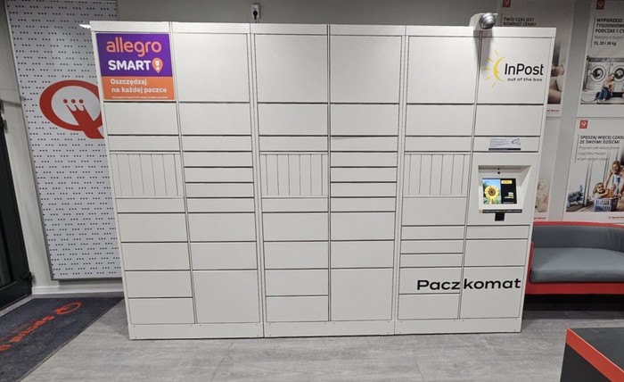 Paczkomat WAW83HP w pralni