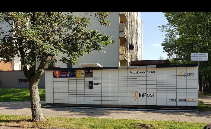 Поштомат WAW89N Obok sklepu spożywczego Archimedesa 3