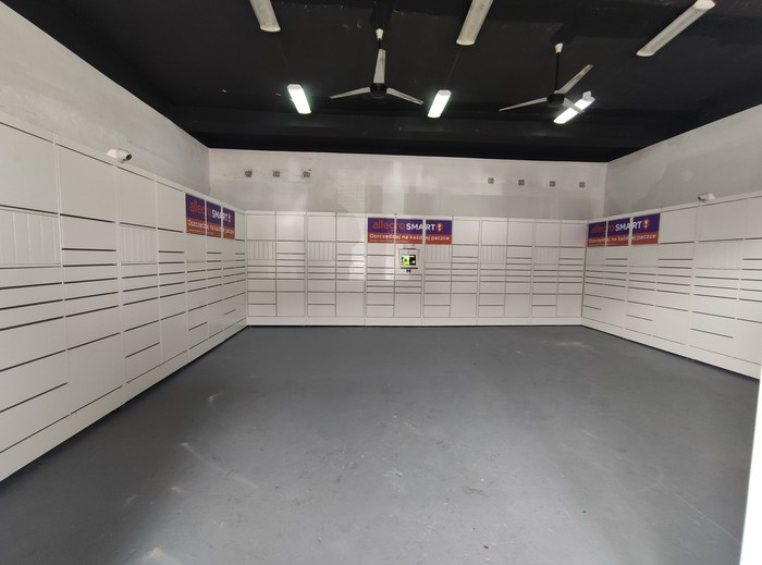 Parcel Locker WAW93H Lokal U3 wejście od ul. Batalionu AK "Zośka"