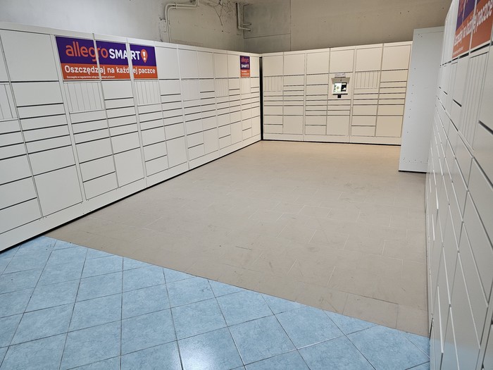 InPost's photo of the locker: InPost WAW94H
