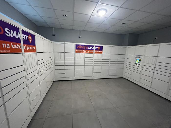InPost's photo of the locker: InPost WAW97H