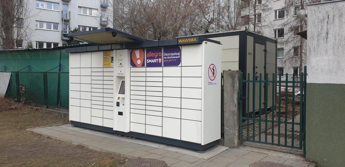 Zdjęcie paczkomatu od InPost: InPost WAW98A