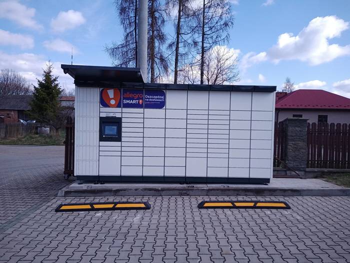 Parcel Locker WCW01M przy myjmi samochodowej