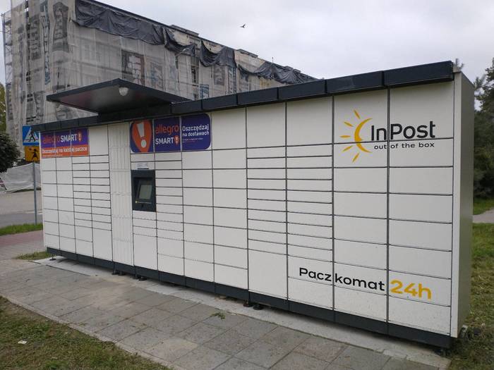 Paczkomat WDW06M przy Parku Miejskim od ul. Reymonta