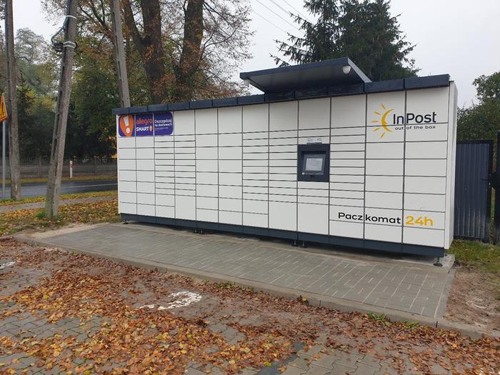 Paczkomat WEH01M Parking przy budynku usługowym
