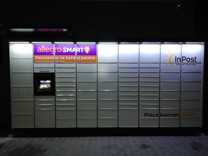 Parcel Locker WEL01M Obok myjni samochodowej