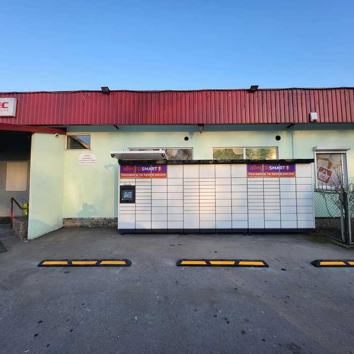 Paczkomat WER01M Na parkingu sklepu