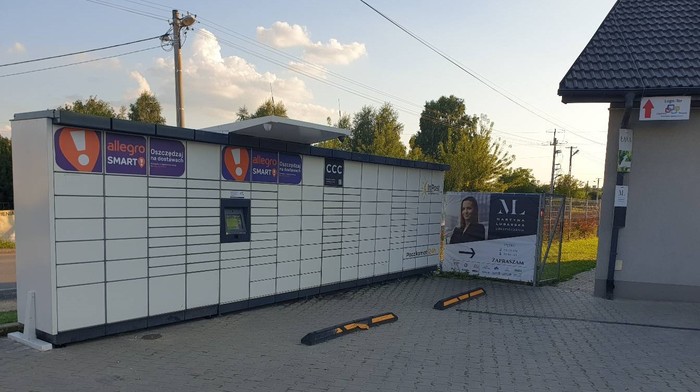 Paczkomat WEZ01M przy sklepie spożywczym EURO