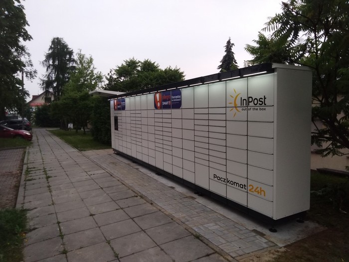 Parcel Locker WEZ02M Przed wejściem do Wydziału Architektury, Budownictwa, Inwestycji i Remontów