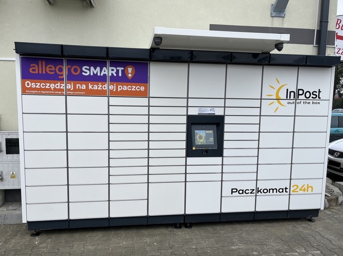 Paczkomat WID02M Boczny parking stacji