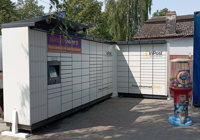 Parcel Locker WIDU01M Przed sklepem