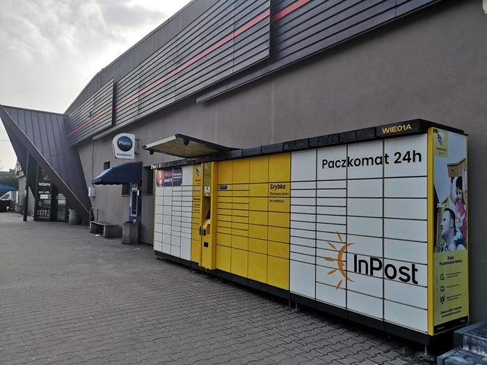 Paczkomat WIE01A Przy markecie Carrefour