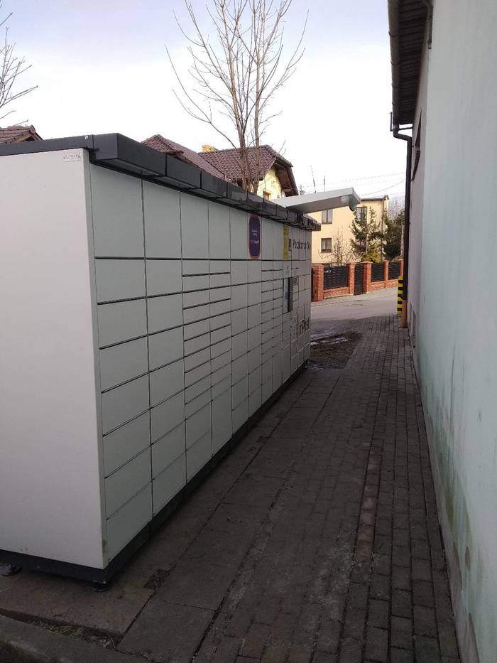 Paczkomat WIL02N Obok sklepu budowlanego