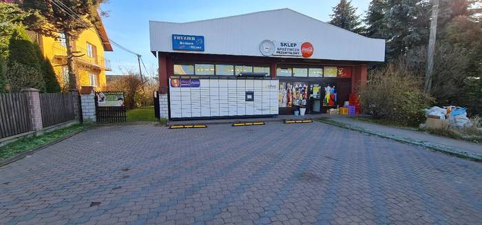 Parcel Locker WIM01M Przy sklepie Spożywczo Przemysłowym Pałetko, na przeciw Kościoła