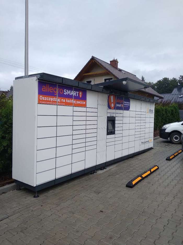 Поштомат WIS04M Parking przed sklepem