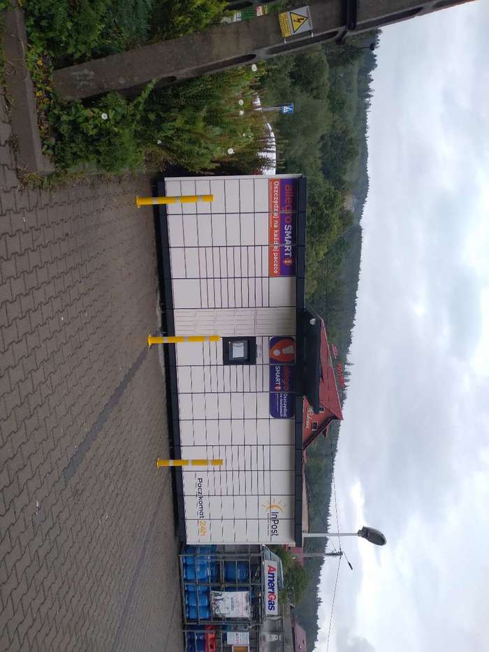 Paczkomat WIS05M Parking przed sklepem