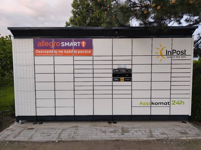 Paczkomat WISQ01BAPP Przy przystanku autobusowym