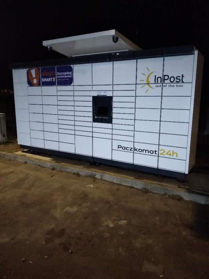 Paczkomat WIT05M Na parkingu sklepu Pepco