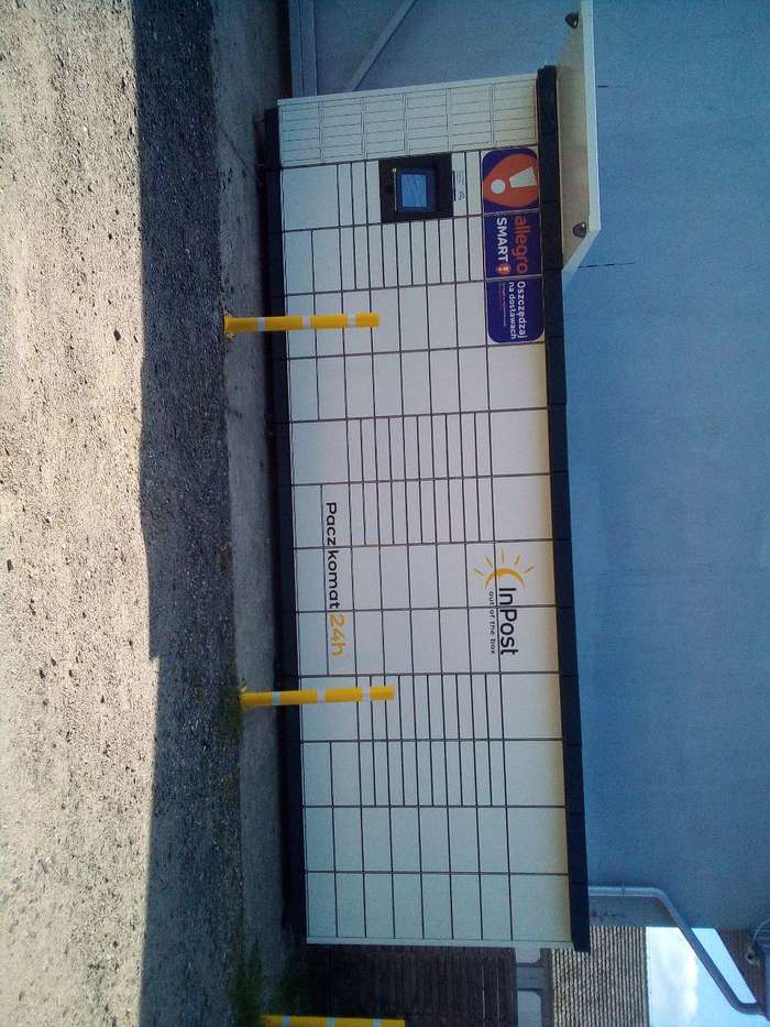 Поштомат WIV01M Na parkingu Bazy Noclegowej